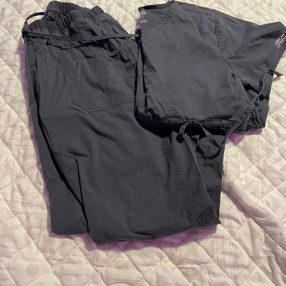 Cherokee scrubs set